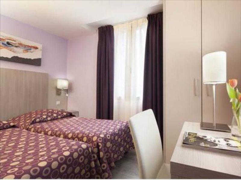 Hotel De Nevers Lourdes Exterior photo